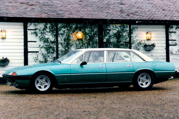 Представете си, че вашето Ferrari е паркирано пред ресторанта, отварят ви задната дясна врата и вие се озовавате на просторния втори ред. С пускането на кросоувъра Purosangue това става реалност, но в края на 70-те години подобна фантазия звучи щуро. Jankel Group го прави, като подготвя уникален седан Ferrari Le Marquis, базиран на Ferrari 400i/412i.

Британското студио удължава междуосието, поставя луксозна седалка и разширява списъка с допълнително оборудване. Клиентът може да поръча облицовка с фурнир орех, обновен кожен интериор, килими Wilton, както и цветен телевизор, стерео уредба и минибар. Преобразуването в седан е оценено на 33 хиляди паунда, а всички опции - почти 19 хиляди.